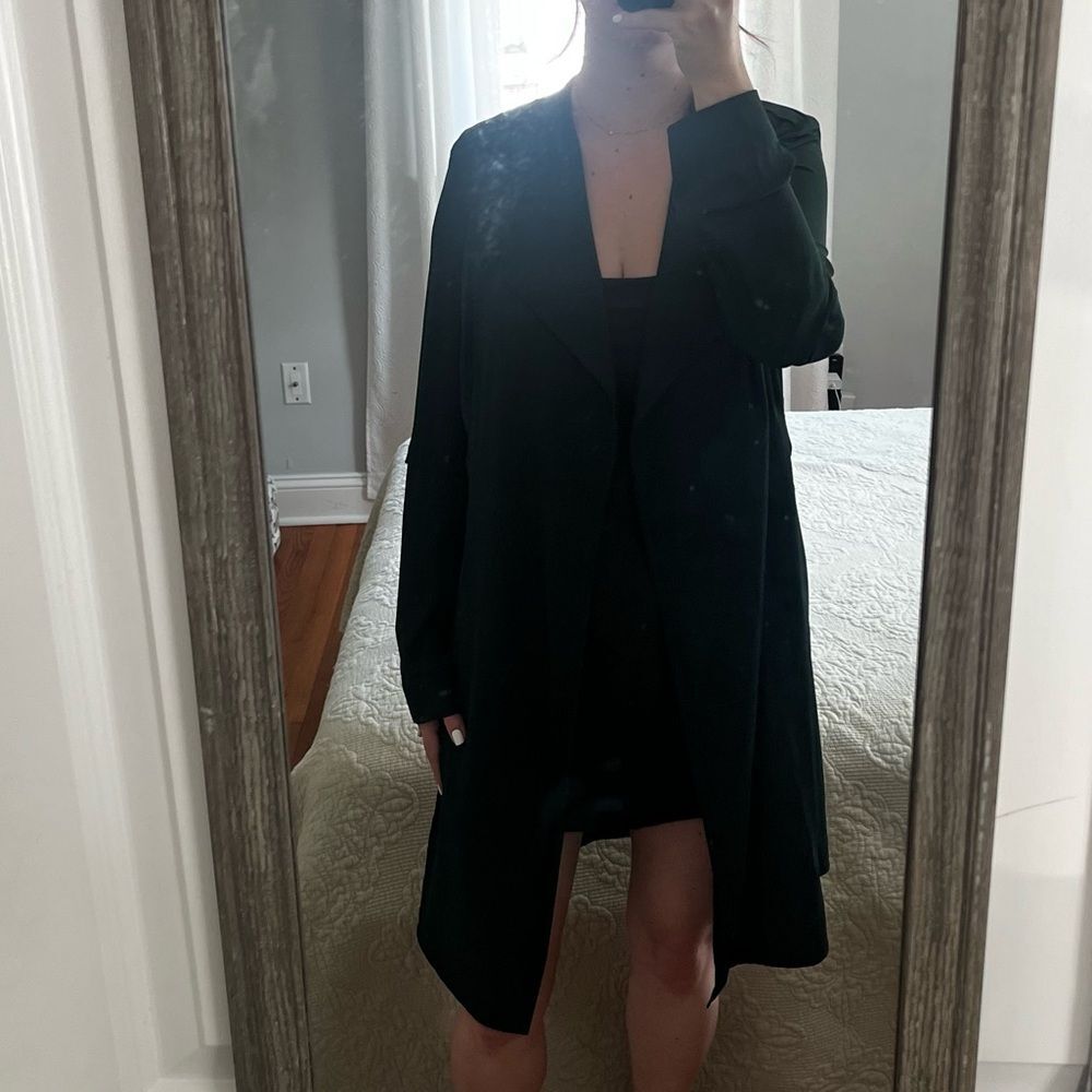 Aritzia Babaton lightweight tranch coat size small